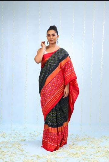 Pochampally-ikkat-Silk-Black-REd-weavesarees.com